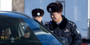 守一道门 护一城人  冰城公安守护护城河安全