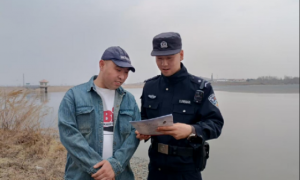 江畔春暖 平安相伴  冰城民警守护在身边